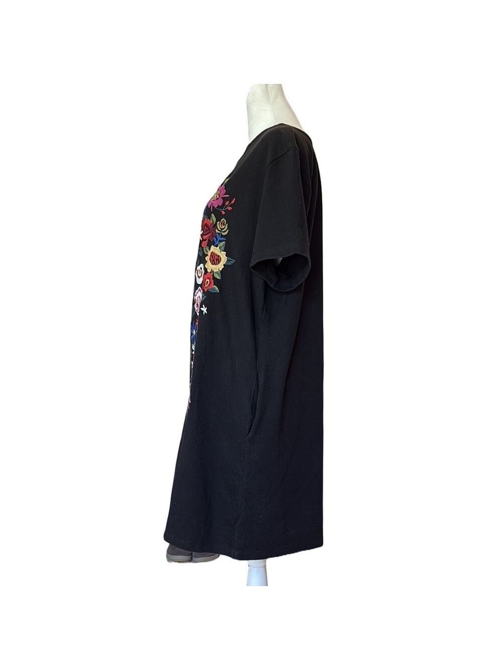 Umgee Size L black dress with floral embroidery. Short sleeves colorful - Picture 2 of 7